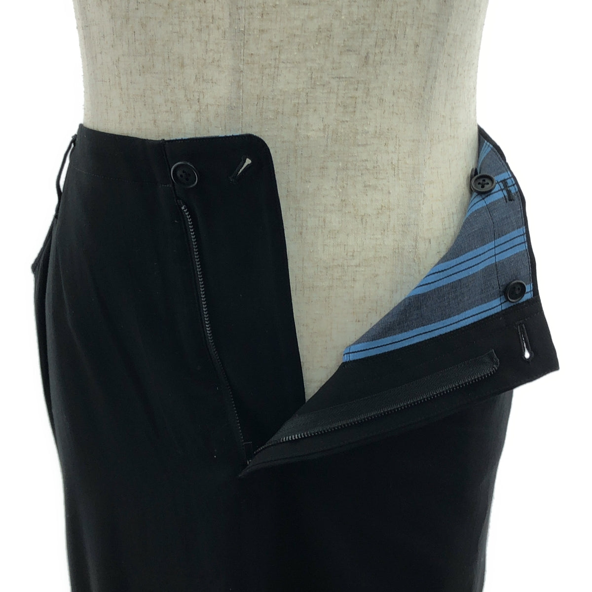YOHJI YAMAMOTO POUR HOMME / 요우지야마모토풀 옴므 | 2024AW | Cu/Ry/S GABARDINE PATCH RIGHT SIDE VENTS SKIRT / 어저스터 와이드 스커트 | 3 | 남성