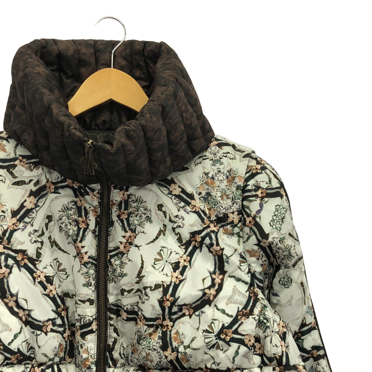 [狀況良好] MONCLER | FIEST GIUBBOTTO / 全身印花多層袖抽繩羽絨外套 | 0 | 白色/棕色 | 女款