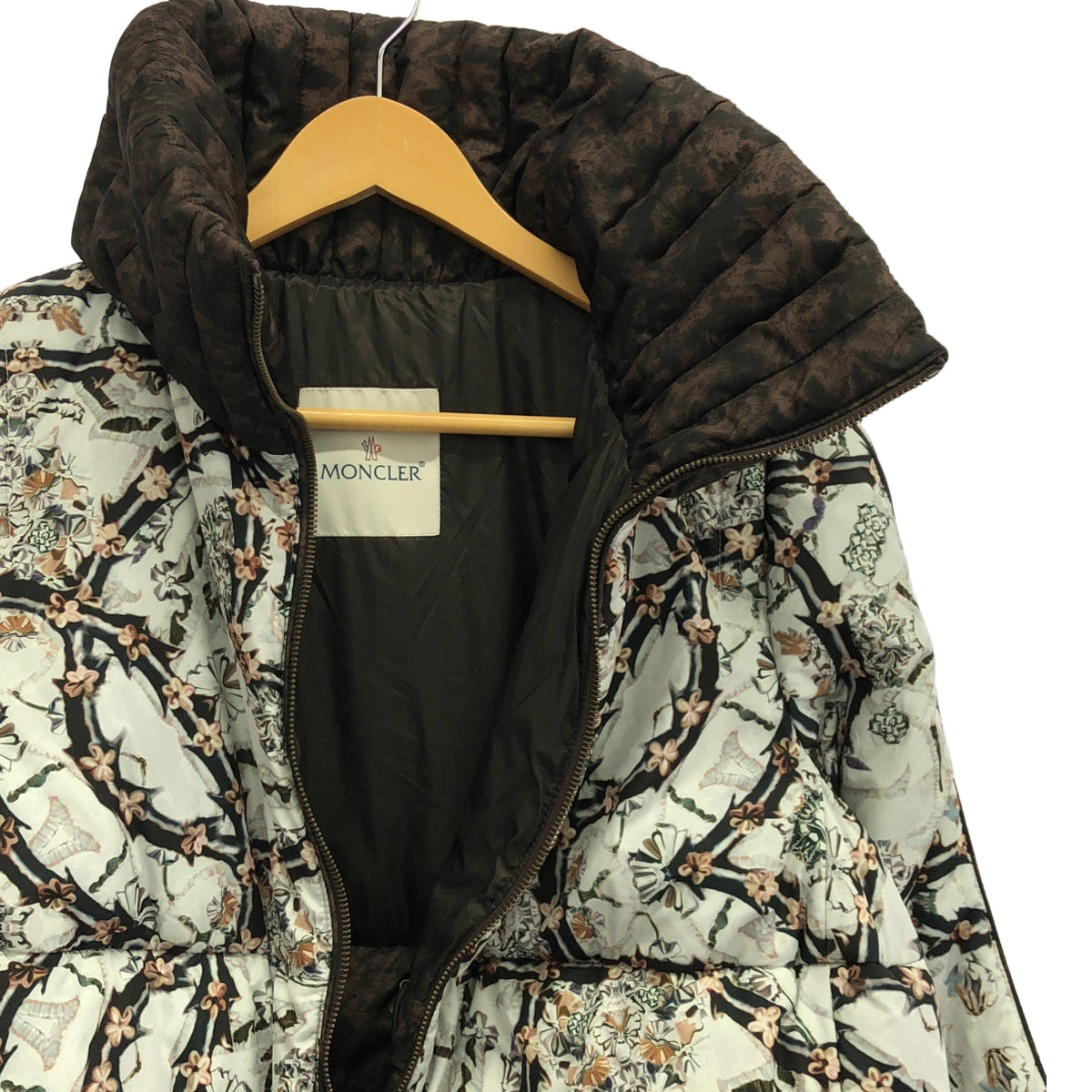 [狀況良好] MONCLER | FIEST GIUBBOTTO / 全身印花多層袖抽繩羽絨外套 | 0 | 白色/棕色 | 女款