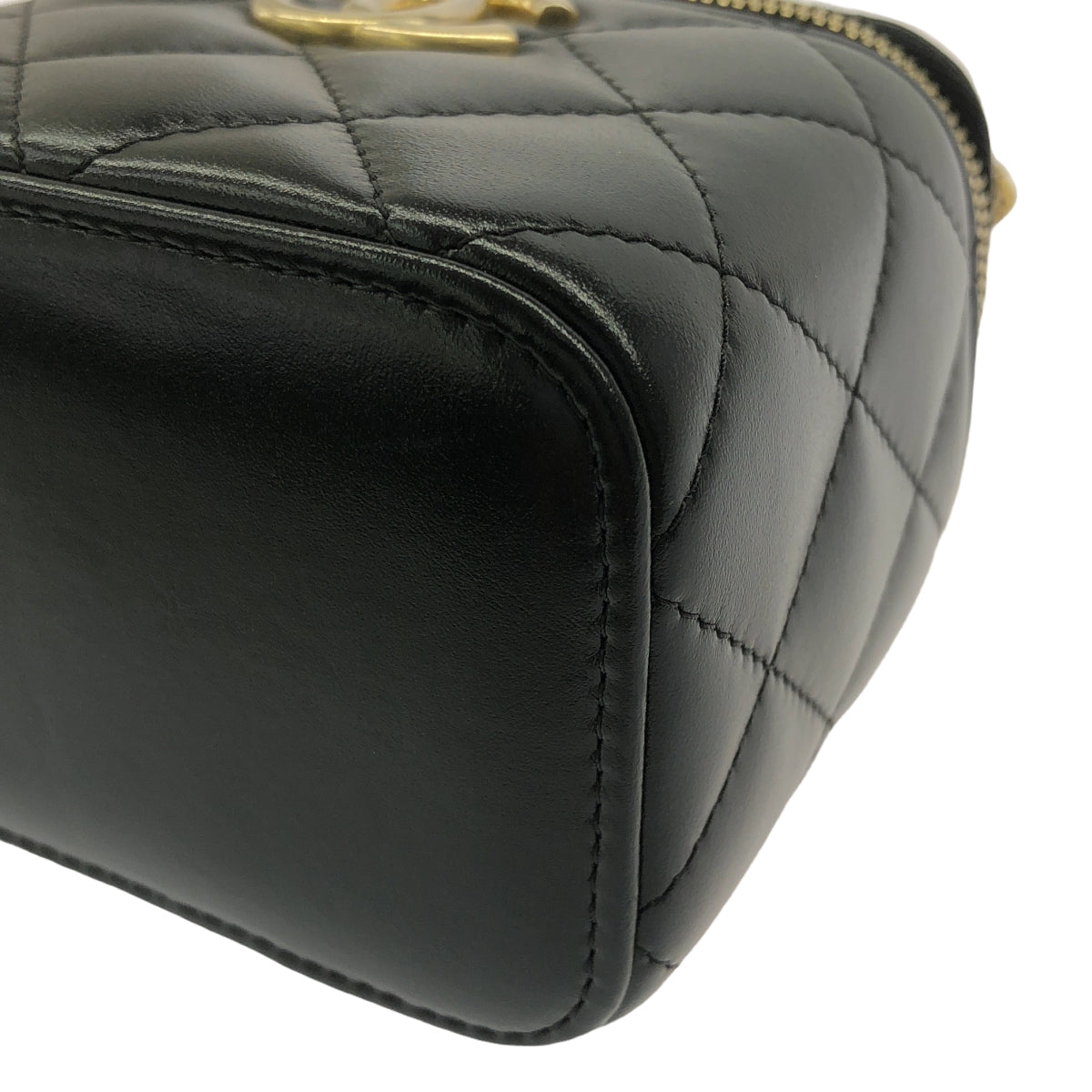 [狀況良好] 香奈兒 | AP2292 Coco Mark Matelasse 小羊皮 Vanity Chain Pouch 單肩包 32 系列 |黑色/金色 |女性的