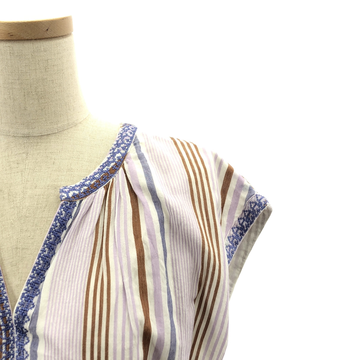 【新品】  ne Quittez pas / ヌキテパ | 2025SS | Cotton Voile Stripe Sleeveless Embroidery Dress コットンボイル ストライプ ノースリーブ ワンピース | S | パープル / ホワイト / ブラウン | レディース