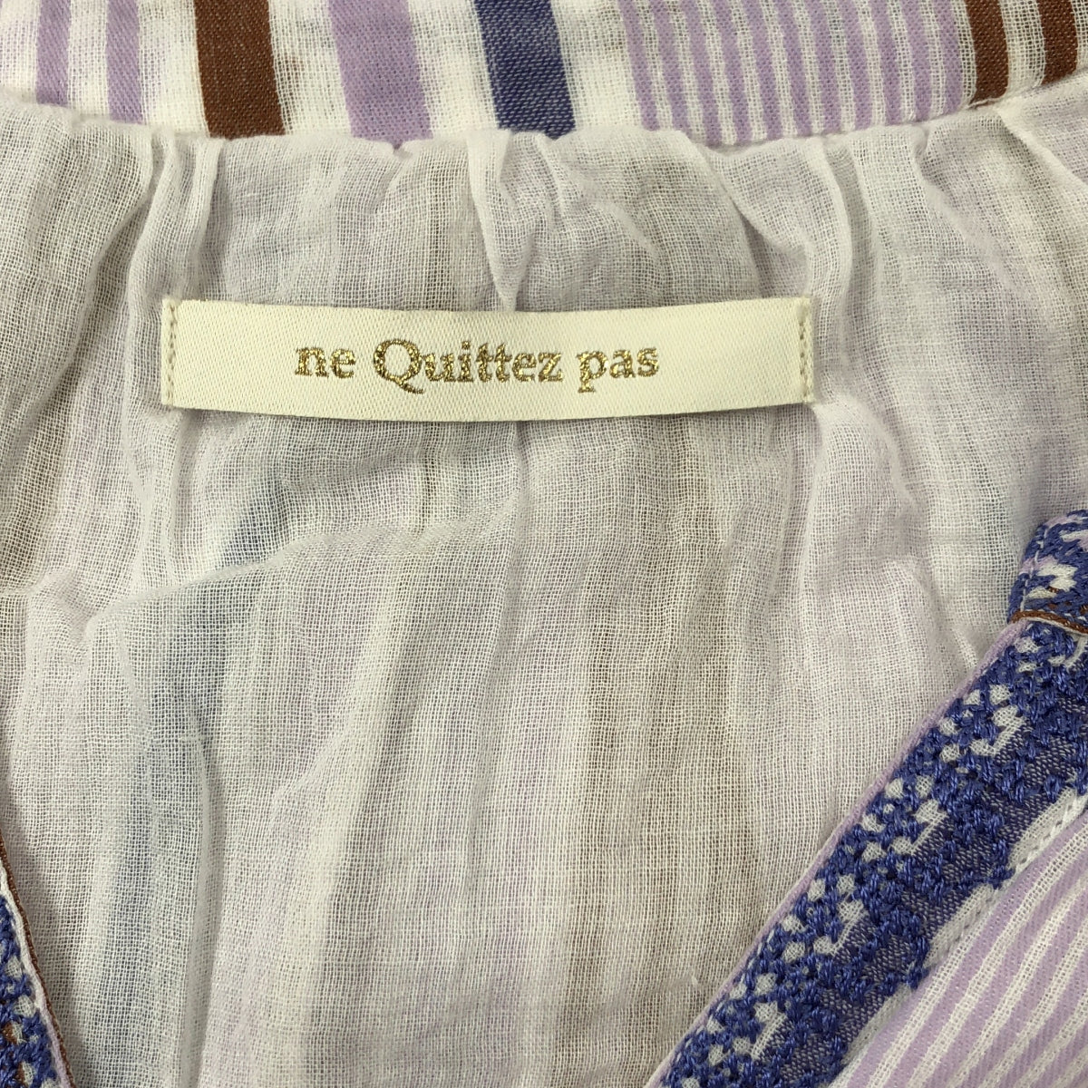 【新品】  ne Quittez pas / ヌキテパ | 2025SS | Cotton Voile Stripe Sleeveless Embroidery Dress コットンボイル ストライプ ノースリーブ ワンピース | S | パープル / ホワイト / ブラウン | レディース