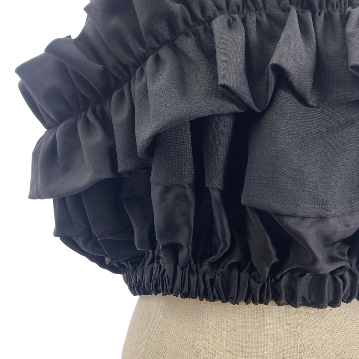 【美品】  noir kei ninomiya / ノワールケイニノミヤ | 2025SS | Cropped Ruffle Top フリル ノースリーブ トップス | S | ブラック | レディース
