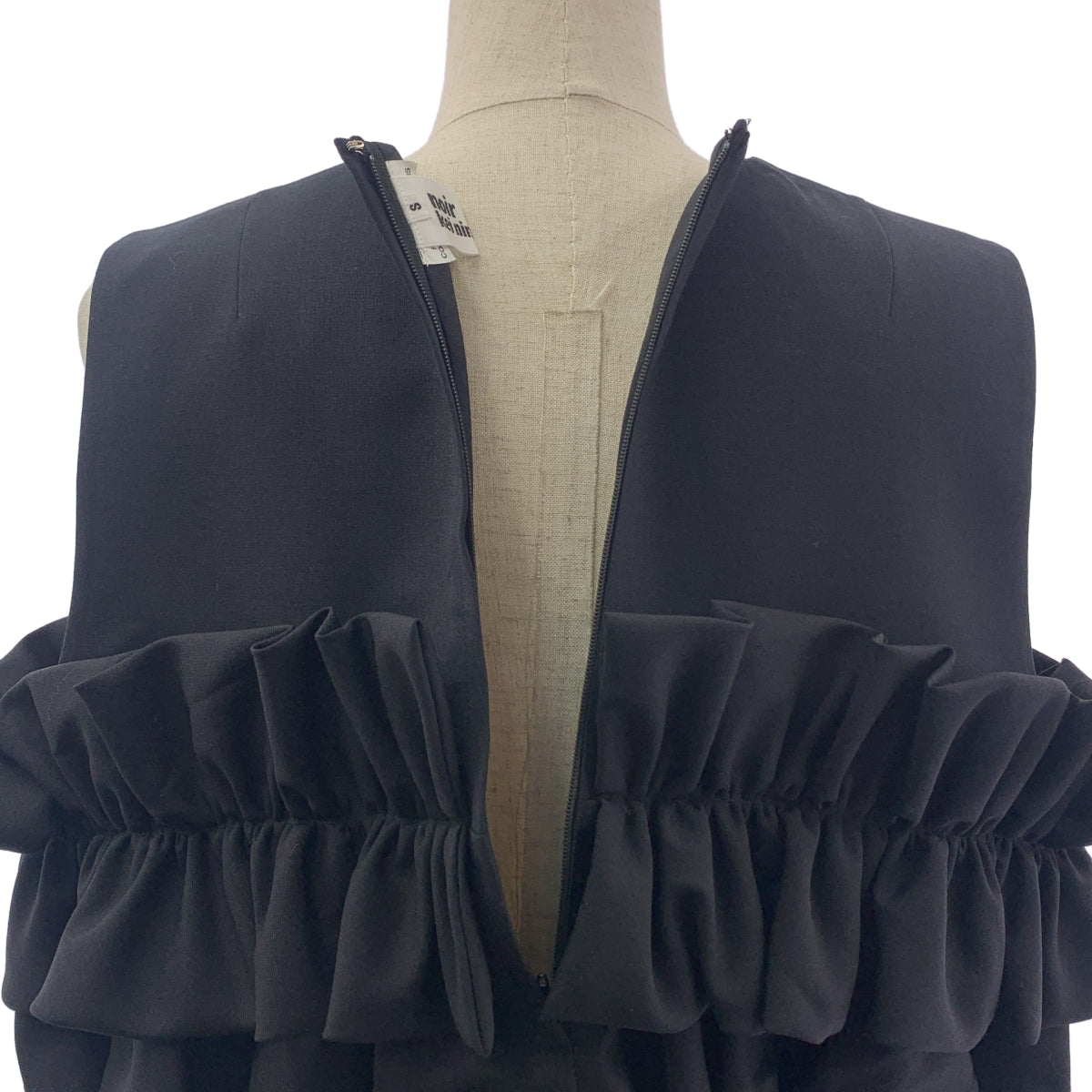 【美品】  noir kei ninomiya / ノワールケイニノミヤ | 2025SS | Cropped Ruffle Top フリル ノースリーブ トップス | S | ブラック | レディース