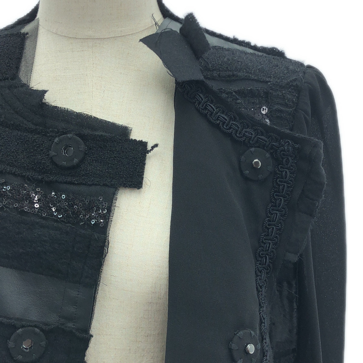 【미품】 JUNYA WATANABE COMME des GARCONS / 준야와타나베 | 2014AW | 폴리 에스테르 다른 소재 전환 가짜 가죽 비쥬 장식 패치 워크 롱 재킷 | M | 블랙 | 여성