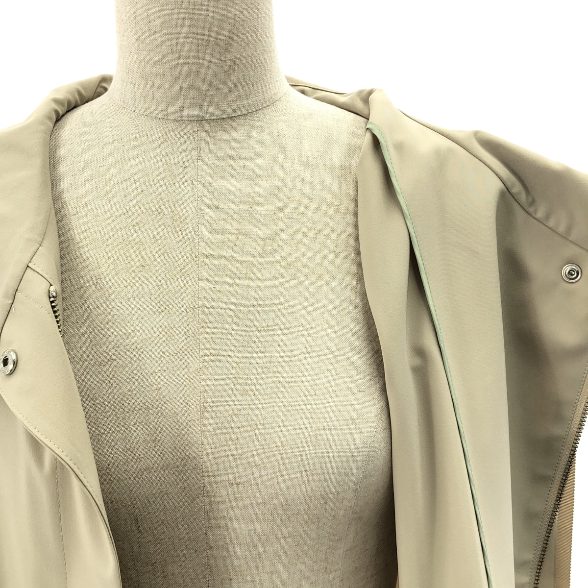 FOXEY NEW YORK 威斯敏斯特連帽外套（帶小袋）米色女款 38 碼