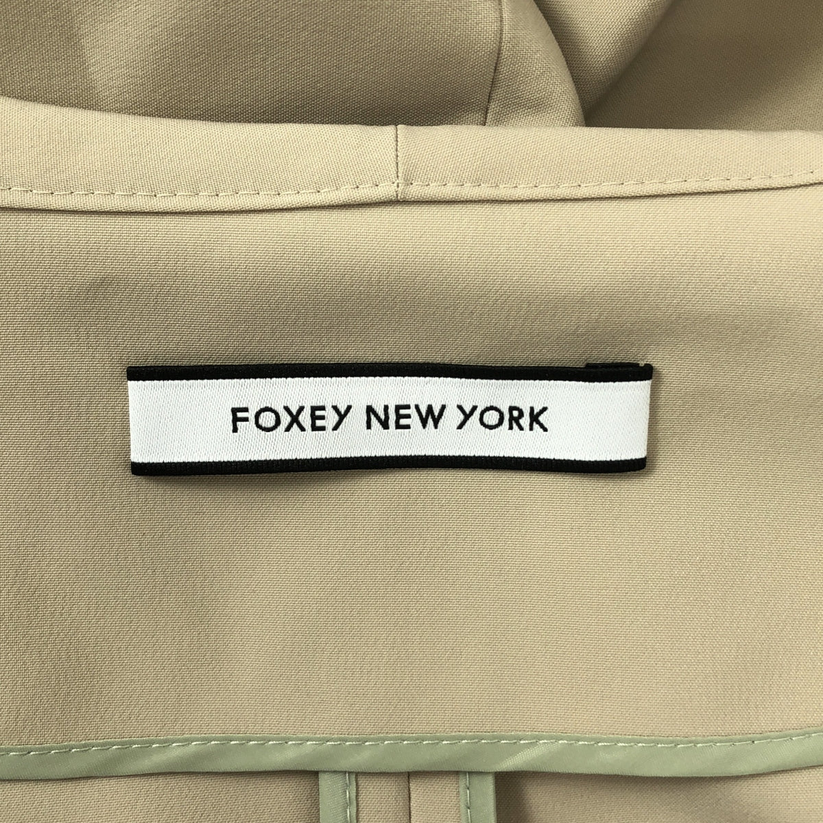 FOXEY NEW YORK 威斯敏斯特連帽外套（帶小袋）米色女款 38 碼