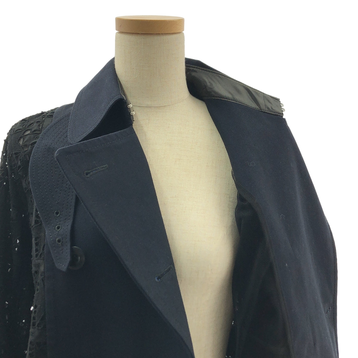 [狀況極佳] sacai | 蕾絲邊飾腰帶雙排扣大衣，全網眼襯裡 | 尺寸 1 | 海軍藍/黑色 | 女款