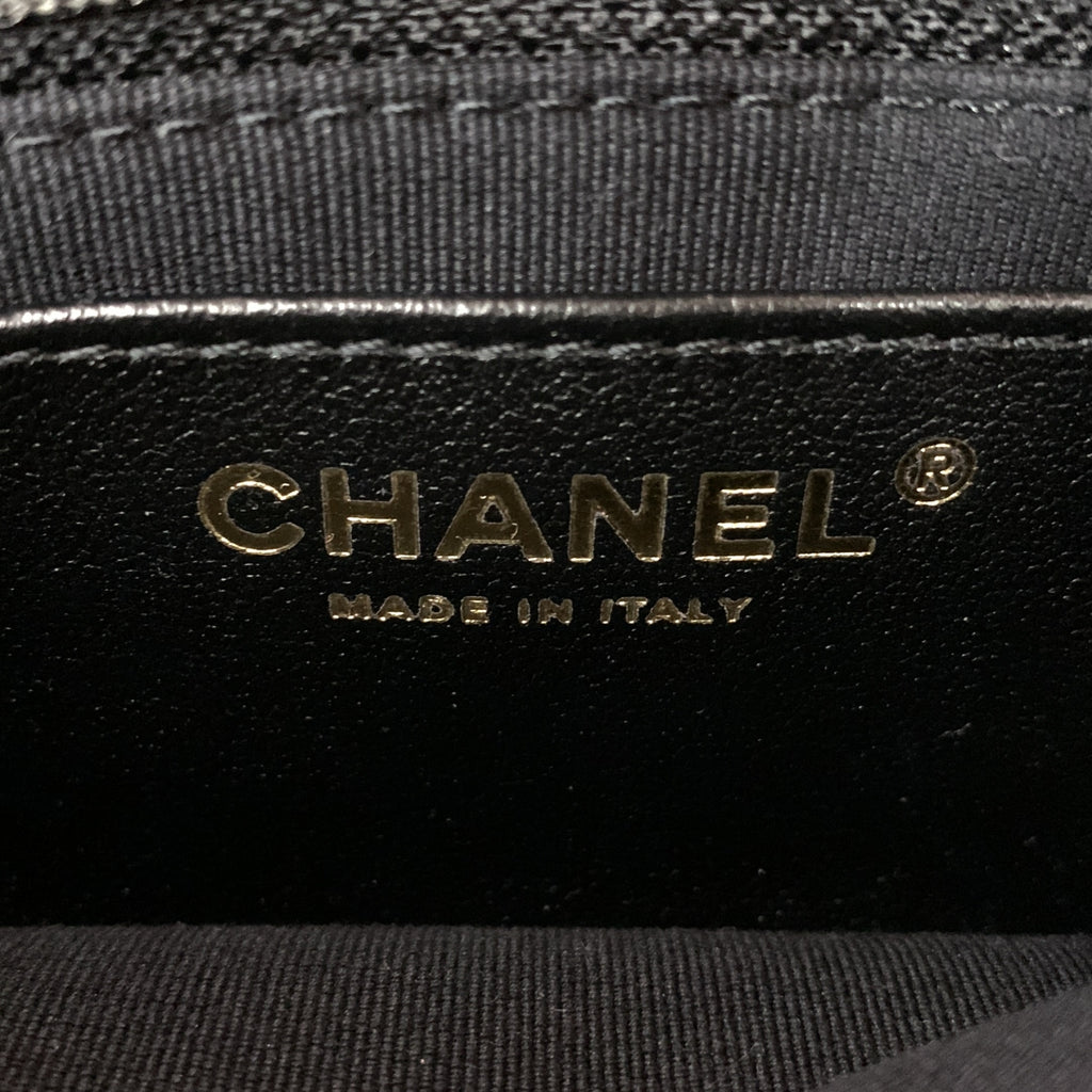 CHANEL | 魚子醬與粒面小牛皮小保齡球包 |