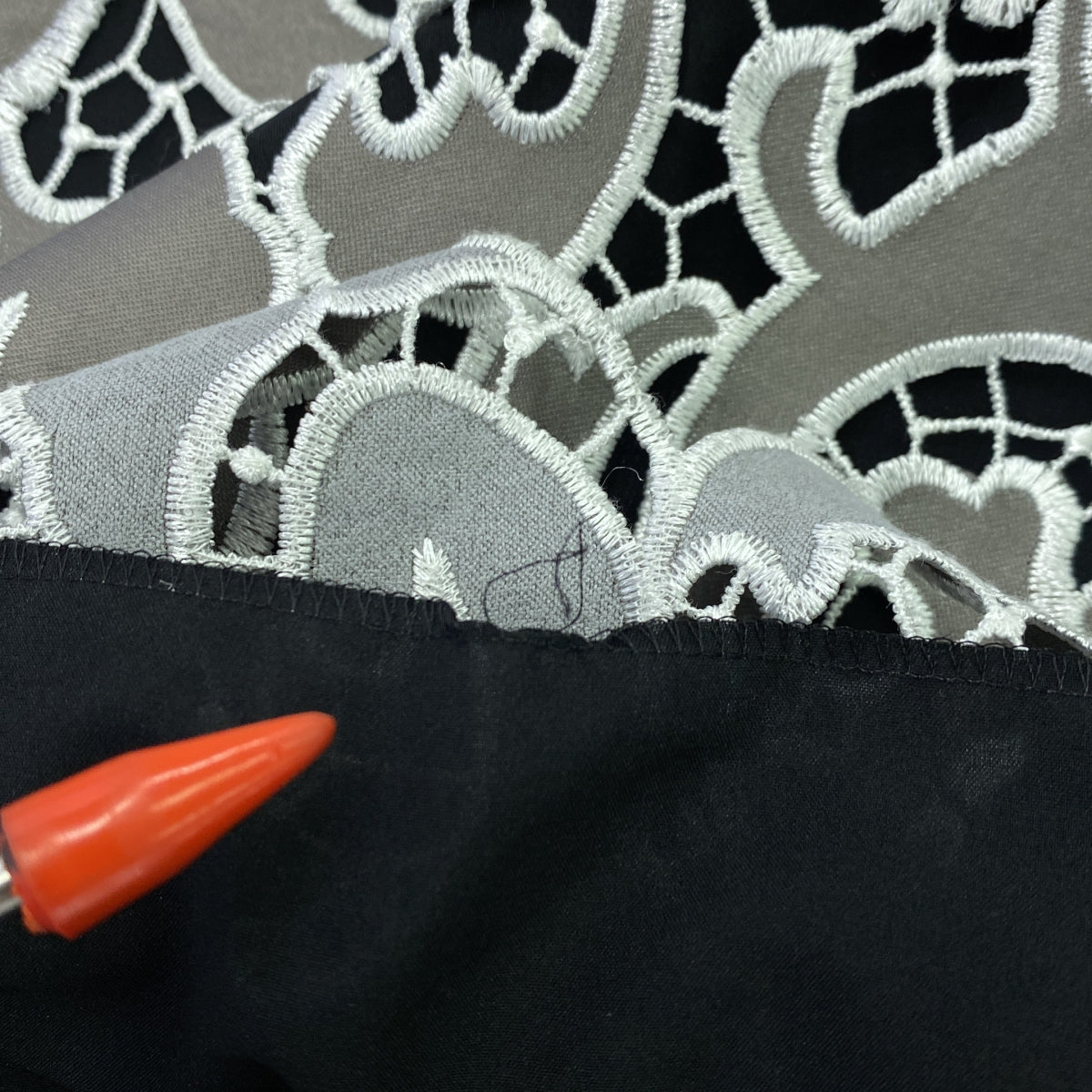 VIVIENNE TAM / 비비안탐 | 레이스 자수 볼륨 슬리브 블라우스 | 40 | 블랙/화이트/그레이 | 여성