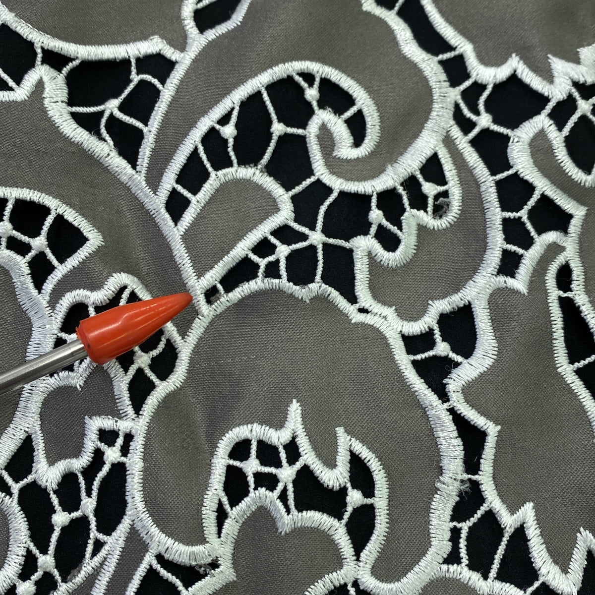 VIVIENNE TAM / 비비안탐 | 레이스 자수 볼륨 슬리브 블라우스 | 40 | 블랙/화이트/그레이 | 여성