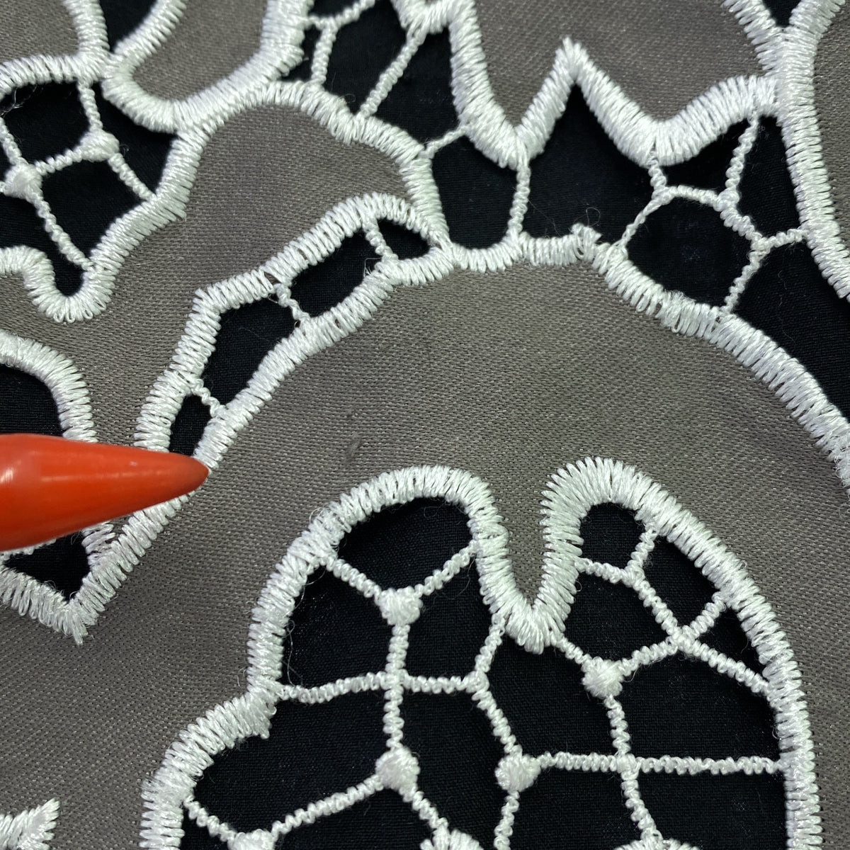 VIVIENNE TAM / 비비안탐 | 레이스 자수 볼륨 슬리브 블라우스 | 40 | 블랙/화이트/그레이 | 여성