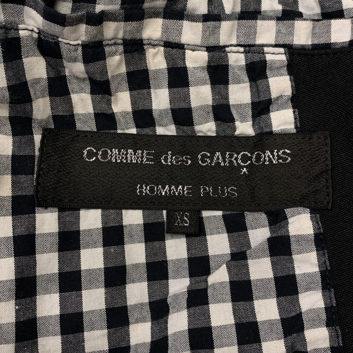 COMME des GARÇONS HOMME PLUS | 2010 春夏 | 聚酯染色單排扣夾克，帶全圖案襯裡 | XS 碼 | 黑色 | 男款