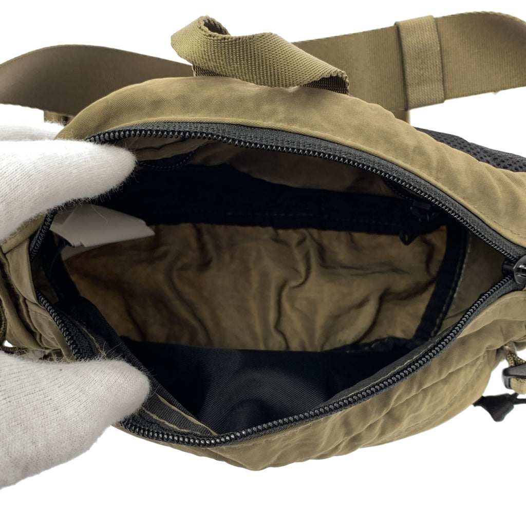 CP COMPANY / 씨피 컴퍼니 | 멀티 필라멘트 나일론 바디 숄더백 |