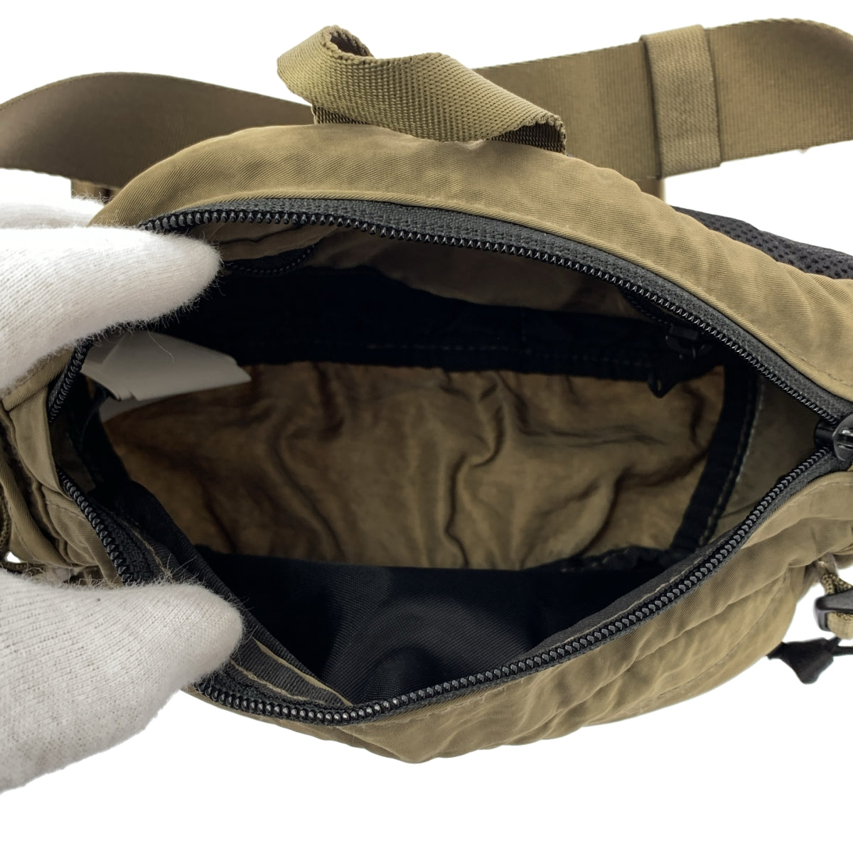 CP COMPANY / 씨피 컴퍼니 | 멀티 필라멘트 나일론 바디 숄더백 |