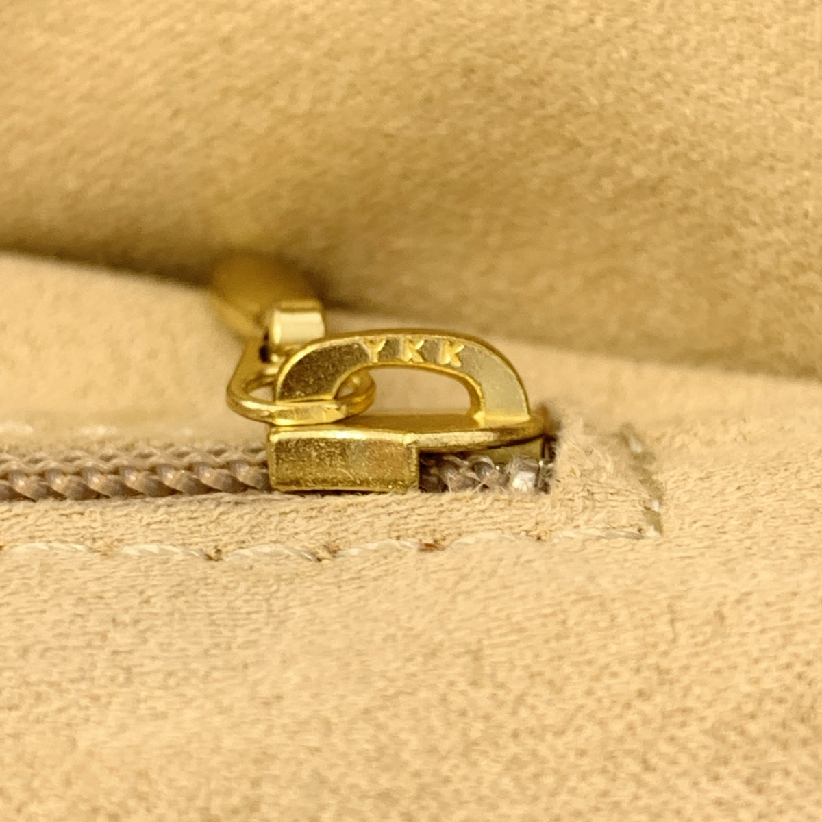 她的日程安排 | 皮革邊飾尼龍徽標手提包 |