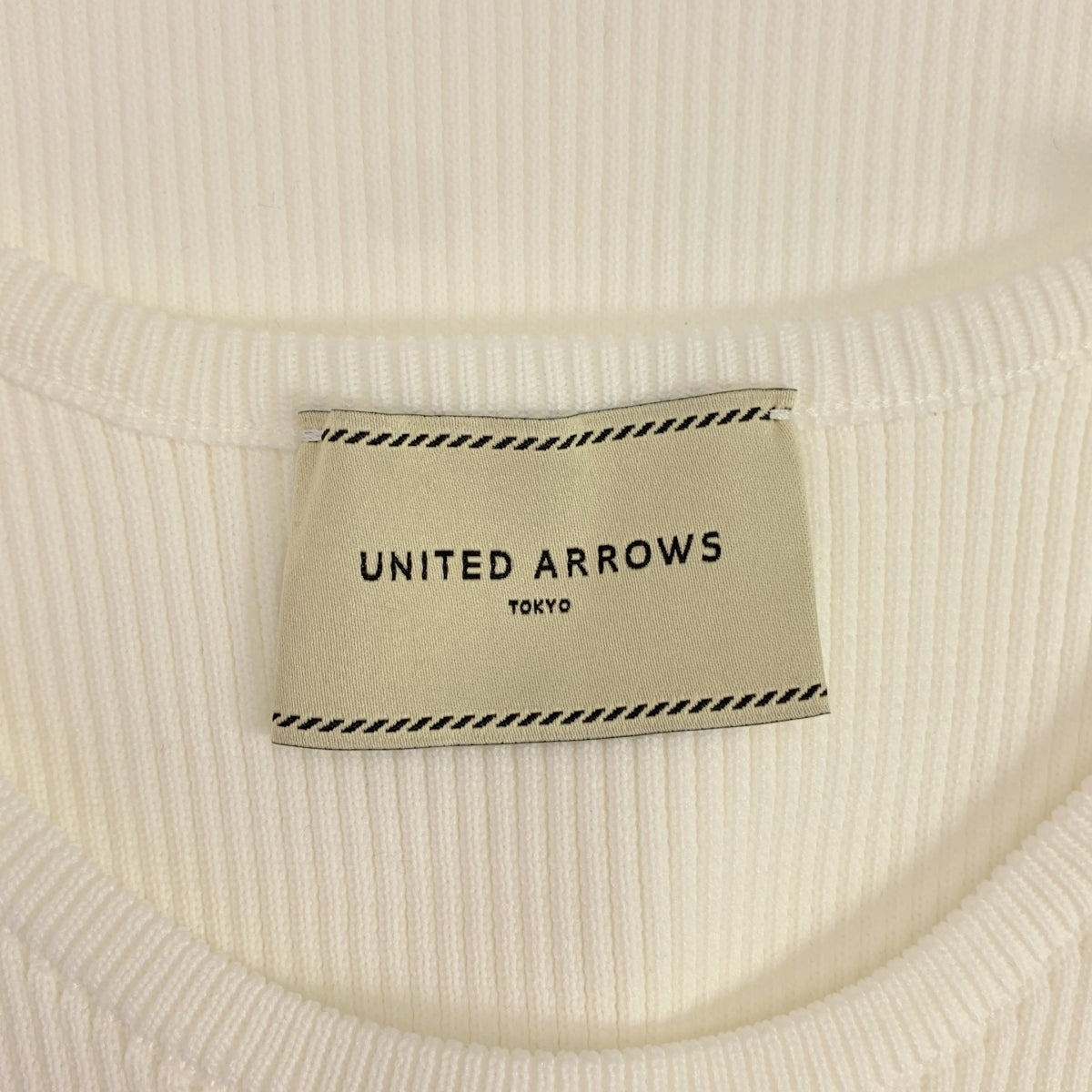 【美品】  UNITED ARROWS / ユナイテッドアローズ | Pペプラムニット リブ プルオーバー | F | ホワイト | レディース
