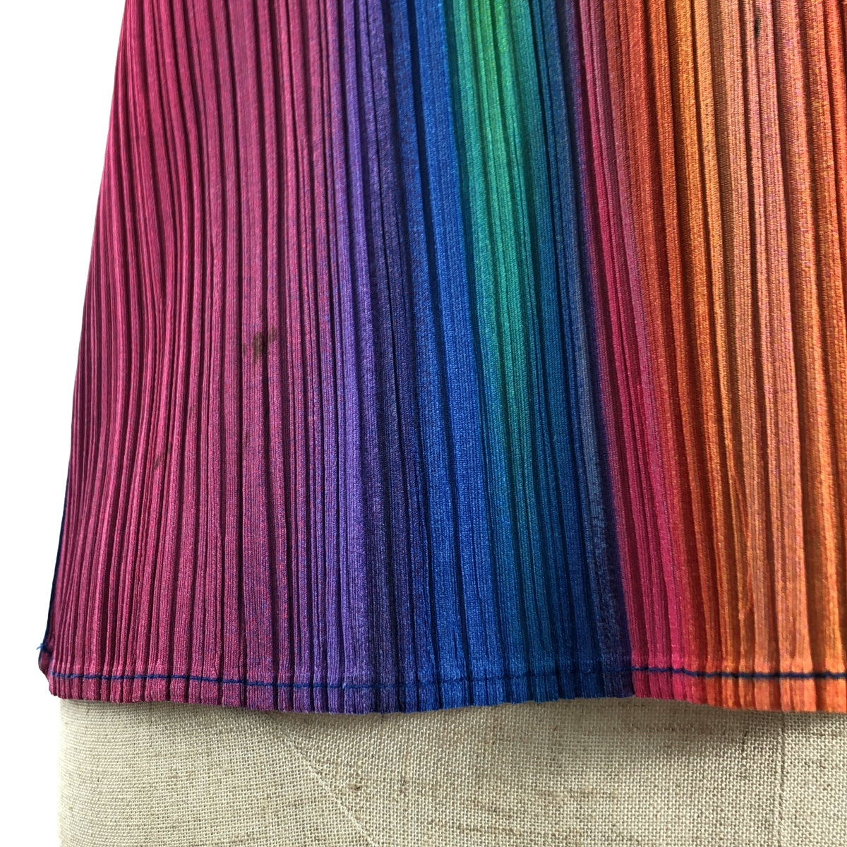 PLEATS PLEASE ISSEY MIYAKE | 彩虹無袖套頭衫 | 3碼 | 多色 | 女款