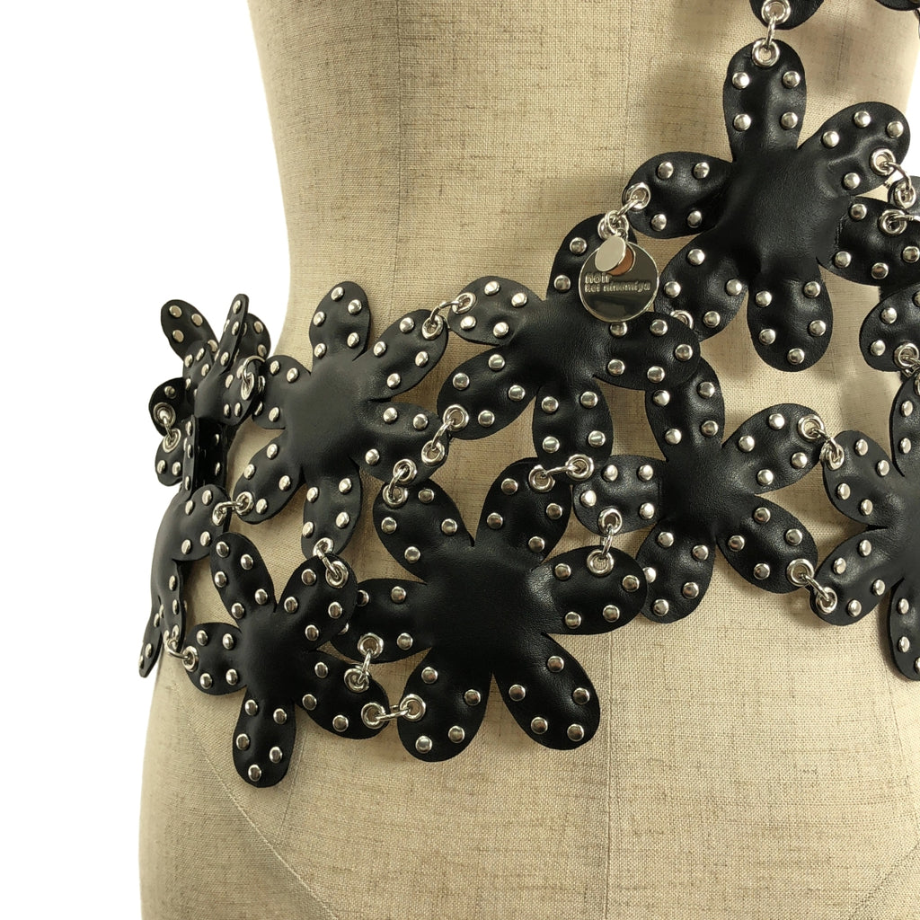 noir kei ninomiya / 느와르 케이니노미야 | 2024AW | 가짜 가죽 스터드 플라워 하네스 |