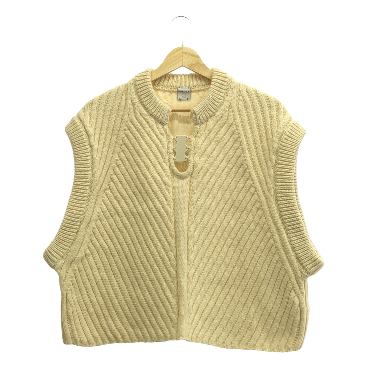 【美品】  ONICA / オニカ | Merino Vest / メリノウール 陶釦付きニット ベスト | F | アイボリー | レディース