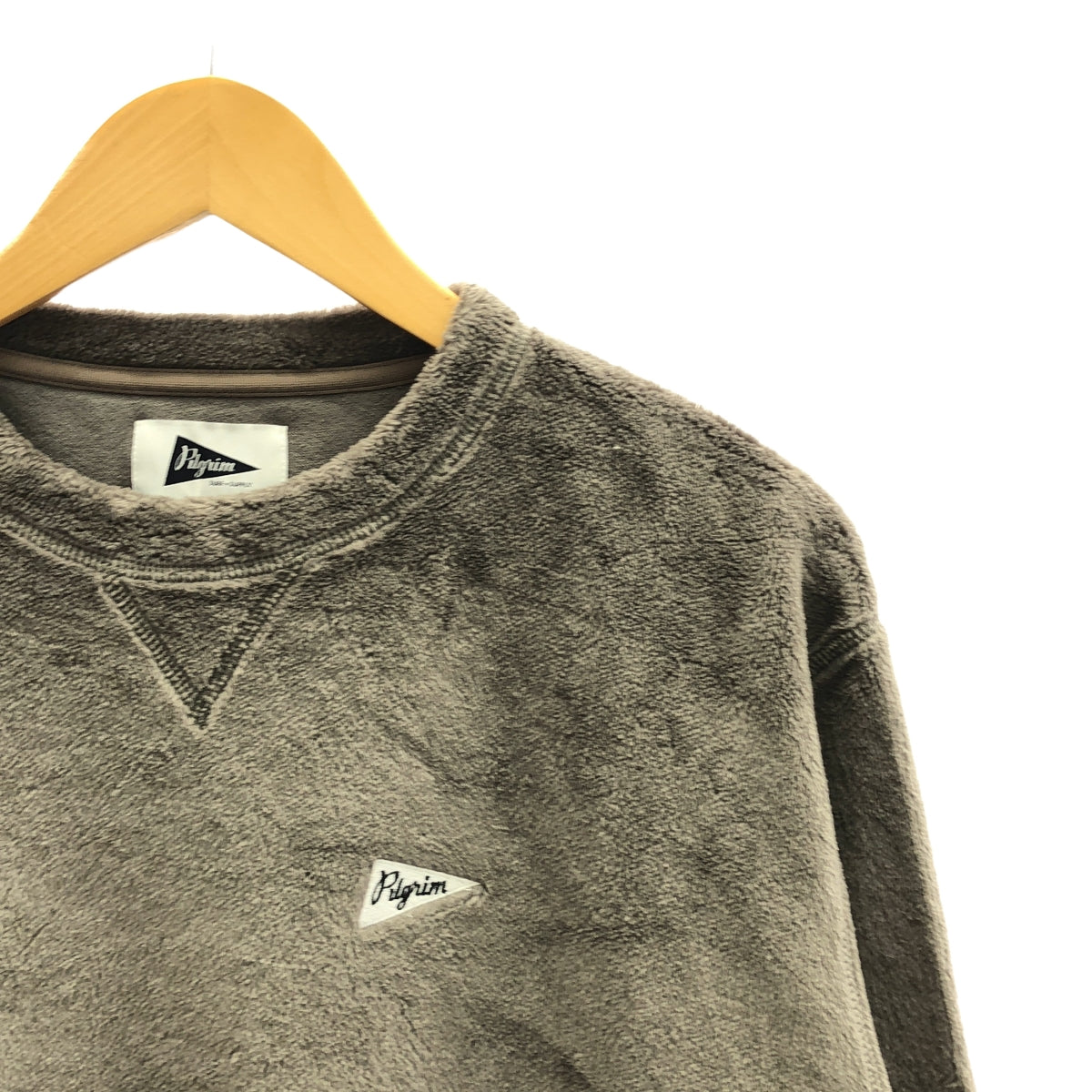 Pilgrim Surf＋Supply / ピルグリムサーフ+サプライ | Kagan Fleece Pennant Crew ロゴ刺しゅう フリース クルーネック | XS | グレー | メンズ