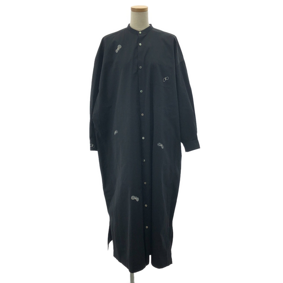 [狀況極佳] mina perhonen | 2025SS | choucho / 蝴蝶刺繡口袋襯衫裙 | 尺寸 38 | 黑色 | 女款