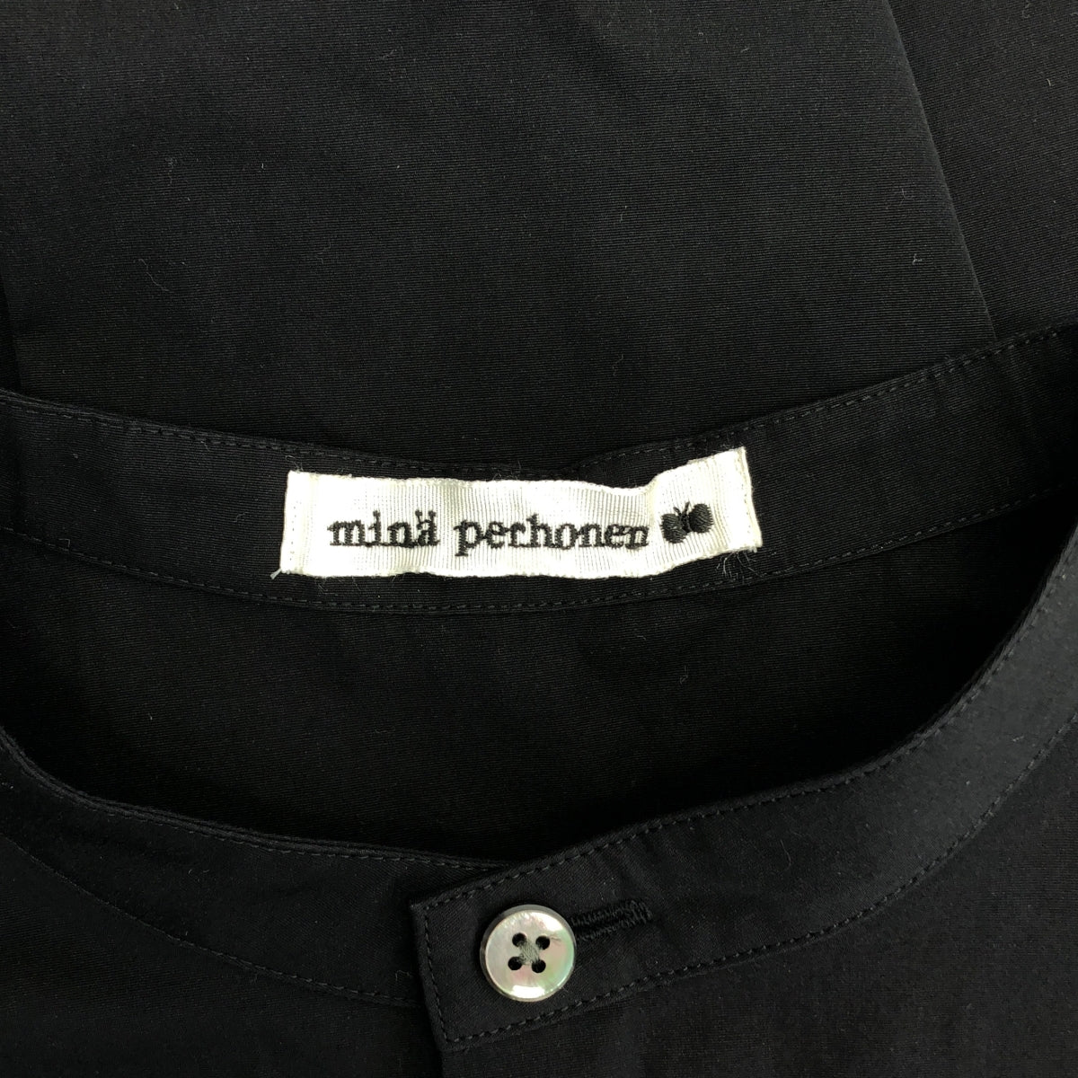 [狀況極佳] mina perhonen | 2025SS | choucho / 蝴蝶刺繡口袋襯衫裙 | 尺寸 38 | 黑色 | 女款