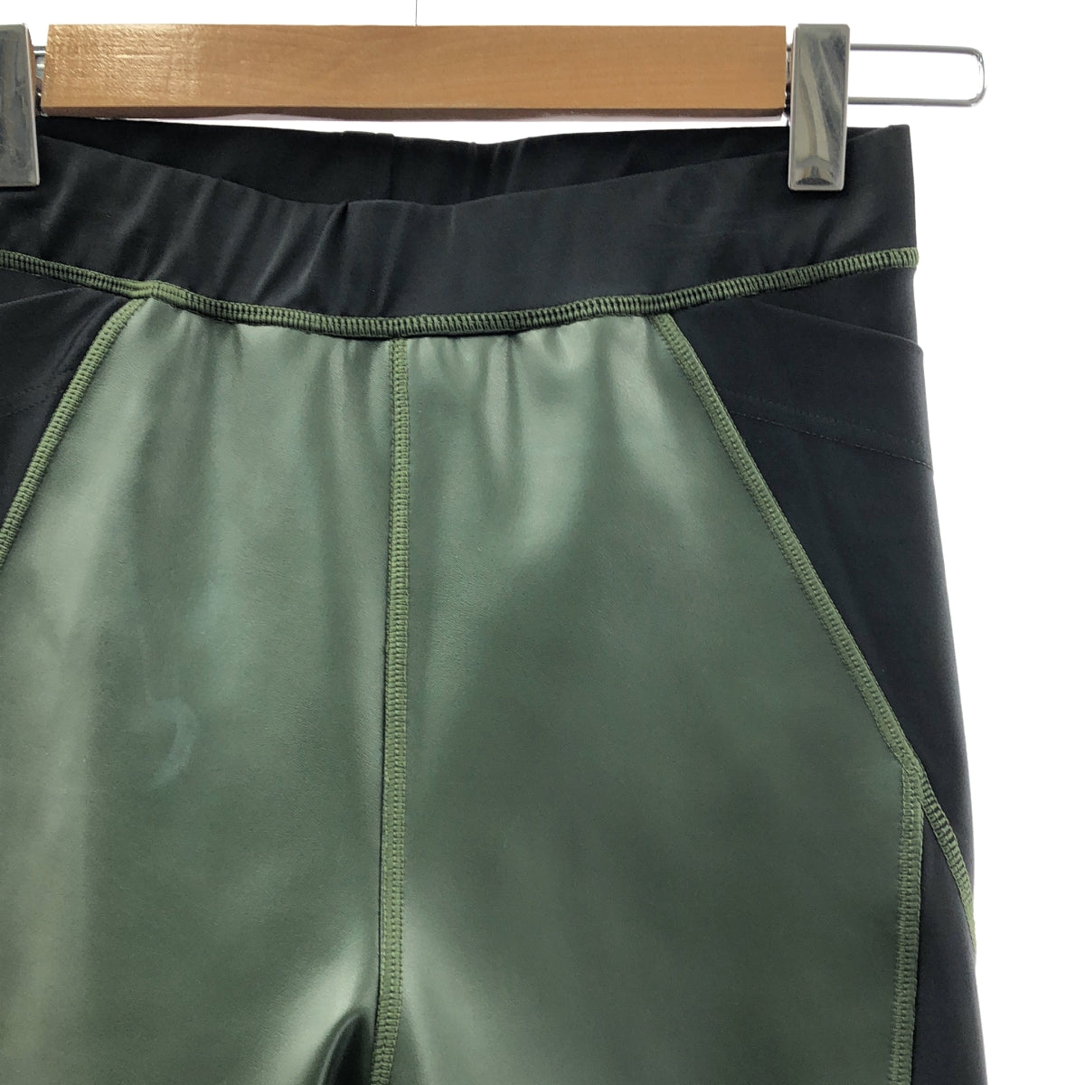 sacai / 사카이 | 가짜 가죽 레깅스 바지 | 1 | 블랙 / 카키 | 여성