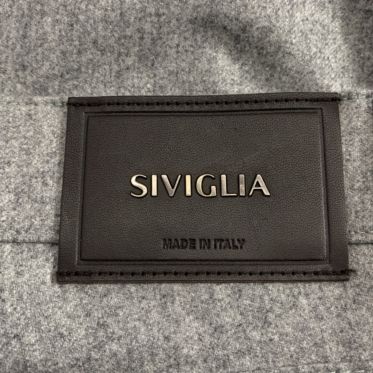 SIVIGLIA / シビリア | ウール ロゴレザーパッチ スラックス パンツ | 29 | メンズ