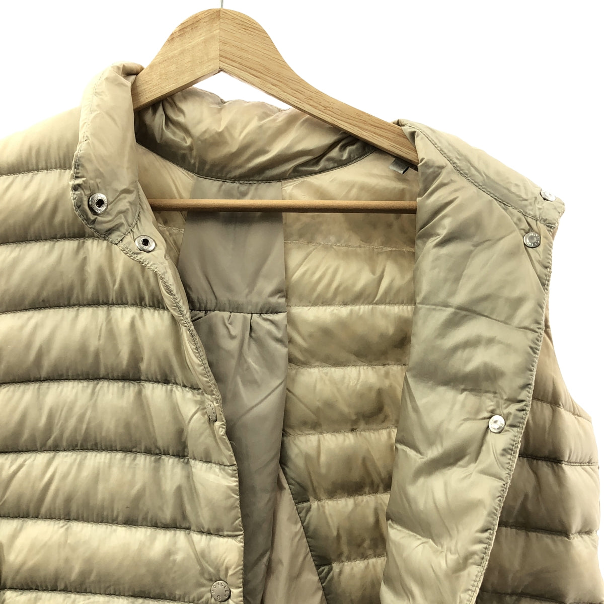 MONCLER / モンクレール | × sacai / サカイ SHOKO / バックフリル ドッキング ワッペンロゴ ダウンベスト | 1 | レディース