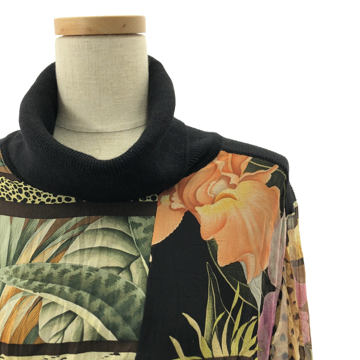 SALVATORE FERRAGAMO 色気と気品ニットジャケット¥20万程 SALVATORE FERRAGAMO 色気と気品ニットジャケット¥20万程