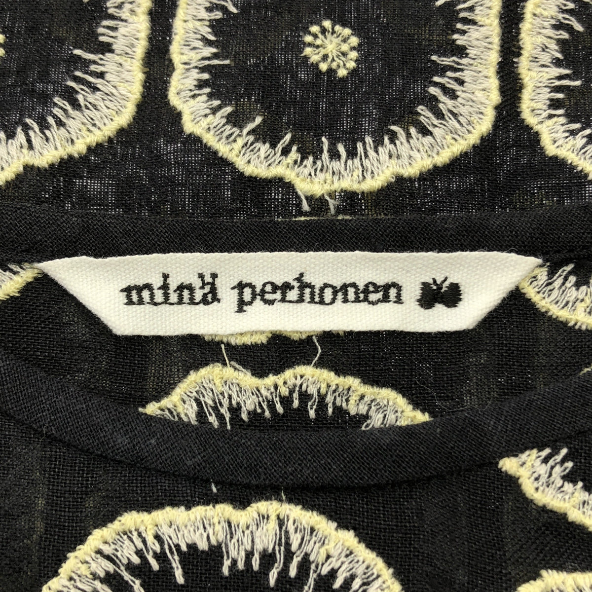 mina perhonen / 미나펠호넨 | jelly flower 린넨 엠브로이드리 탑스 | 40 |