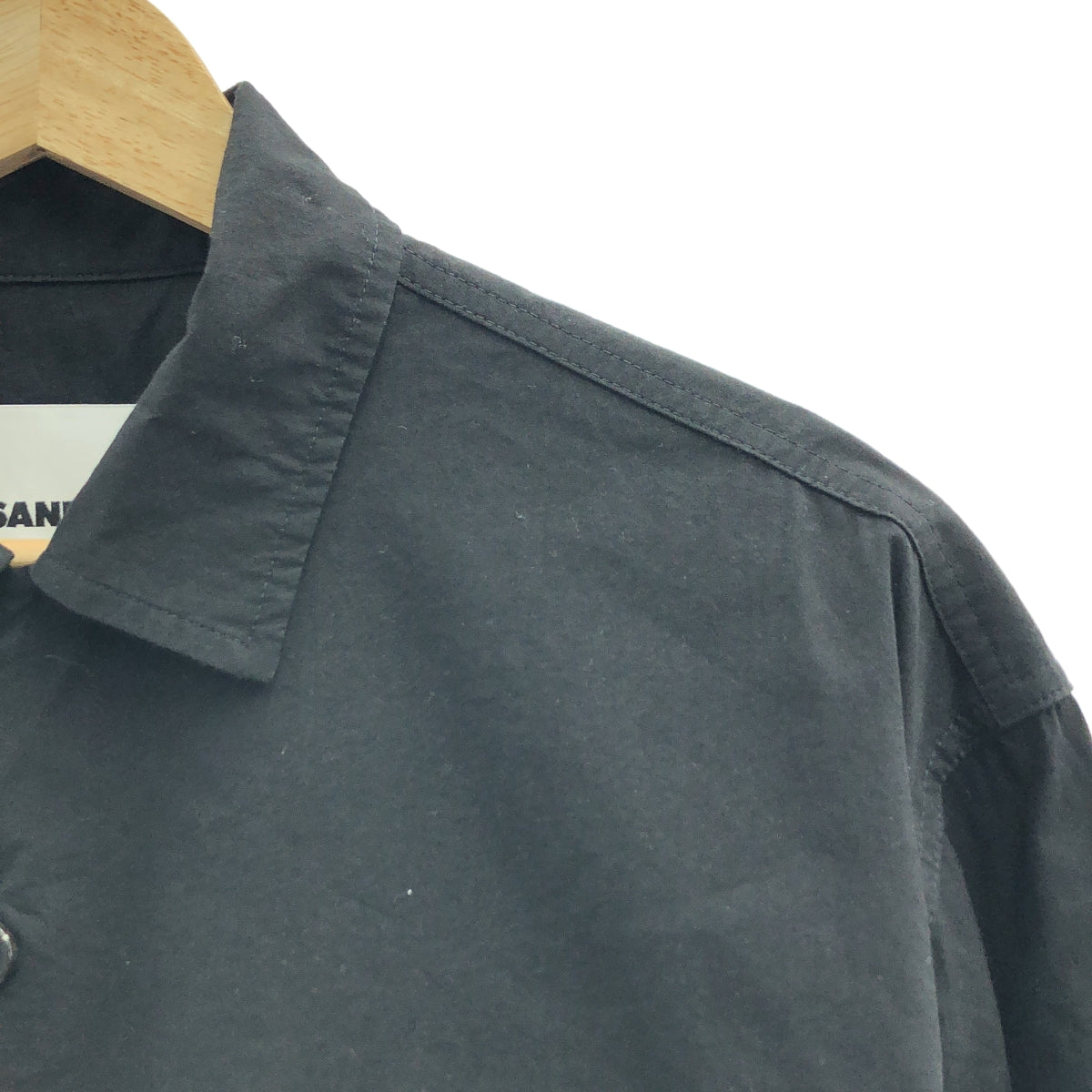 [狀況極佳] JIL SANDER+ | 2024 春夏 | 雙口袋開領度假襯衫 | 尺寸 48 | 黑色 | 男士