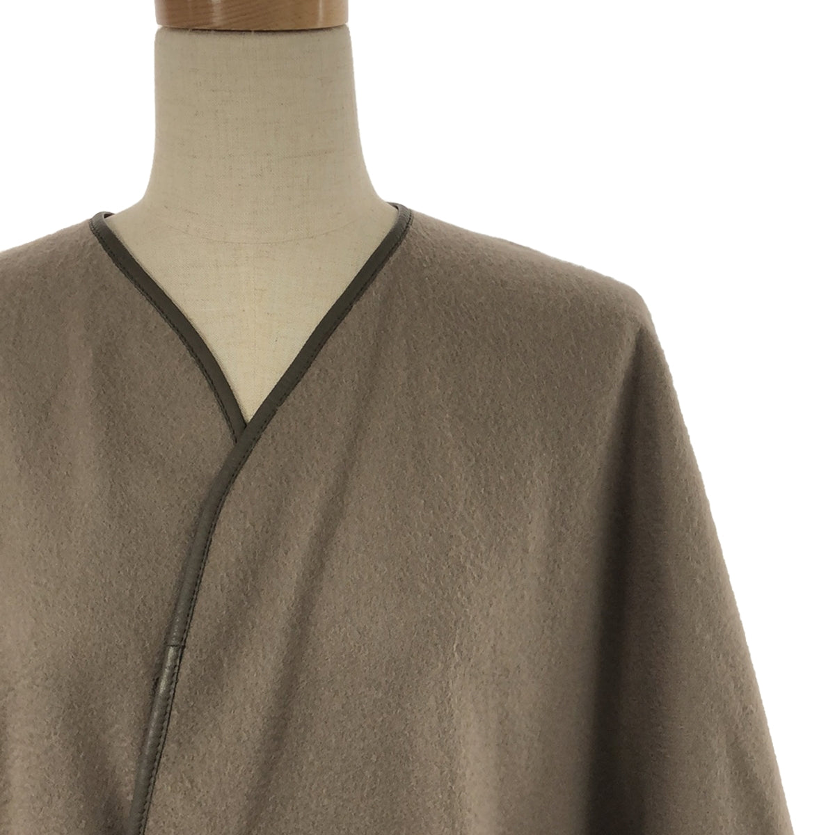 Loro Piana | 100% Cashmere Large Cape Cloak | Greige | Women's