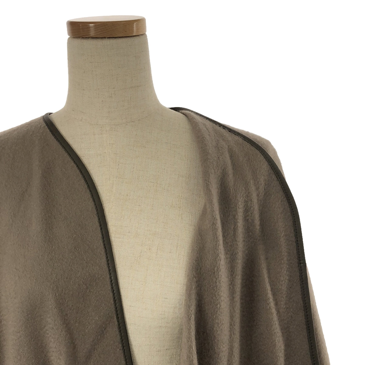 Loro Piana | 100% Cashmere Large Cape Cloak | Greige | Women's