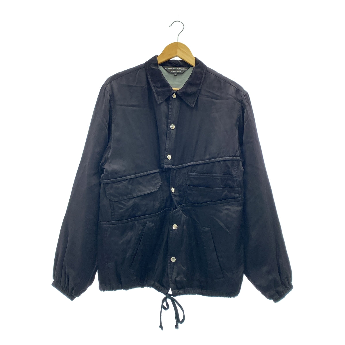 COMME des GARÇONS HOMME PLUS | 2020 春夏 | Orlando / Cupra 緞面教練夾克，背面帶有重構徽標 | | SHOPBOP S 號 |男士