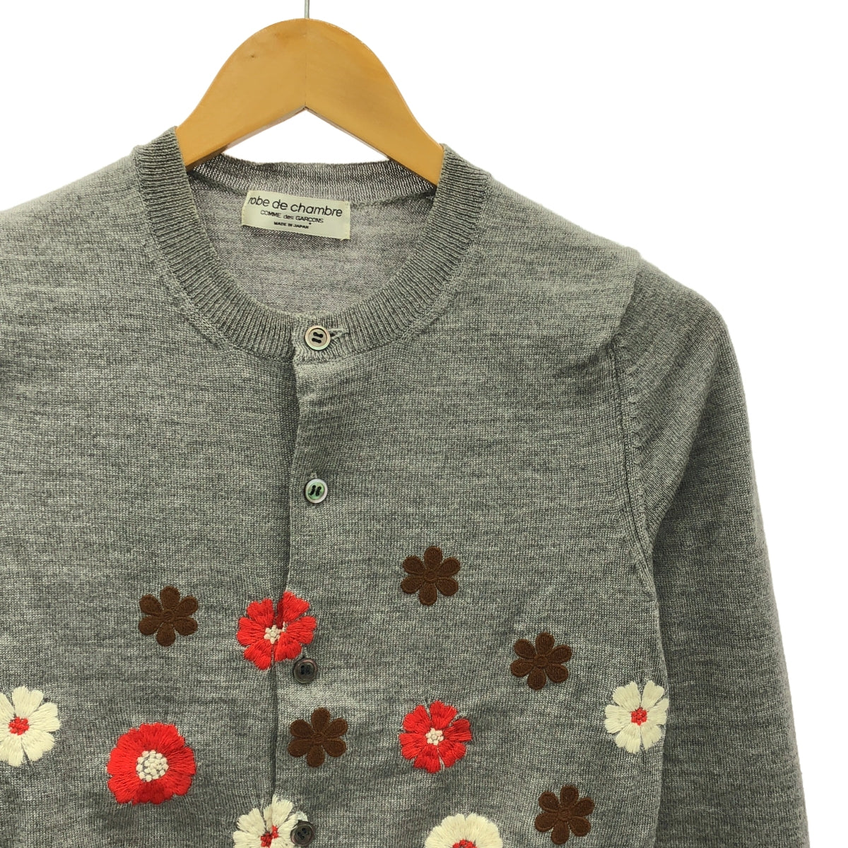 robe de chambre COMME des GARCONS | AD2000 | Wool embroidered knit cardigan |