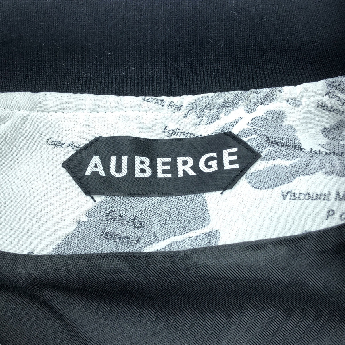 AUBERGE | 2023 秋冬 | 鋰彩手繪提花拉鍊夾克，世界地圖印花 | 尺寸 42 | 男款