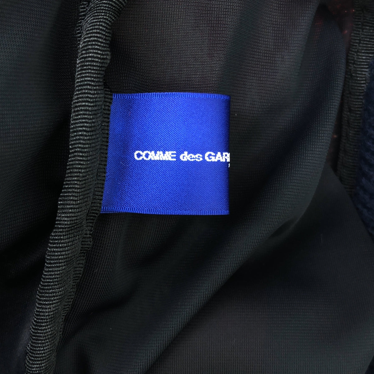 [狀況良好] COMME des GARCONS 襯衫 | 2024AW | 腈綸針織手提包 | 海軍藍 / 紅色 / 象牙白 | 男款