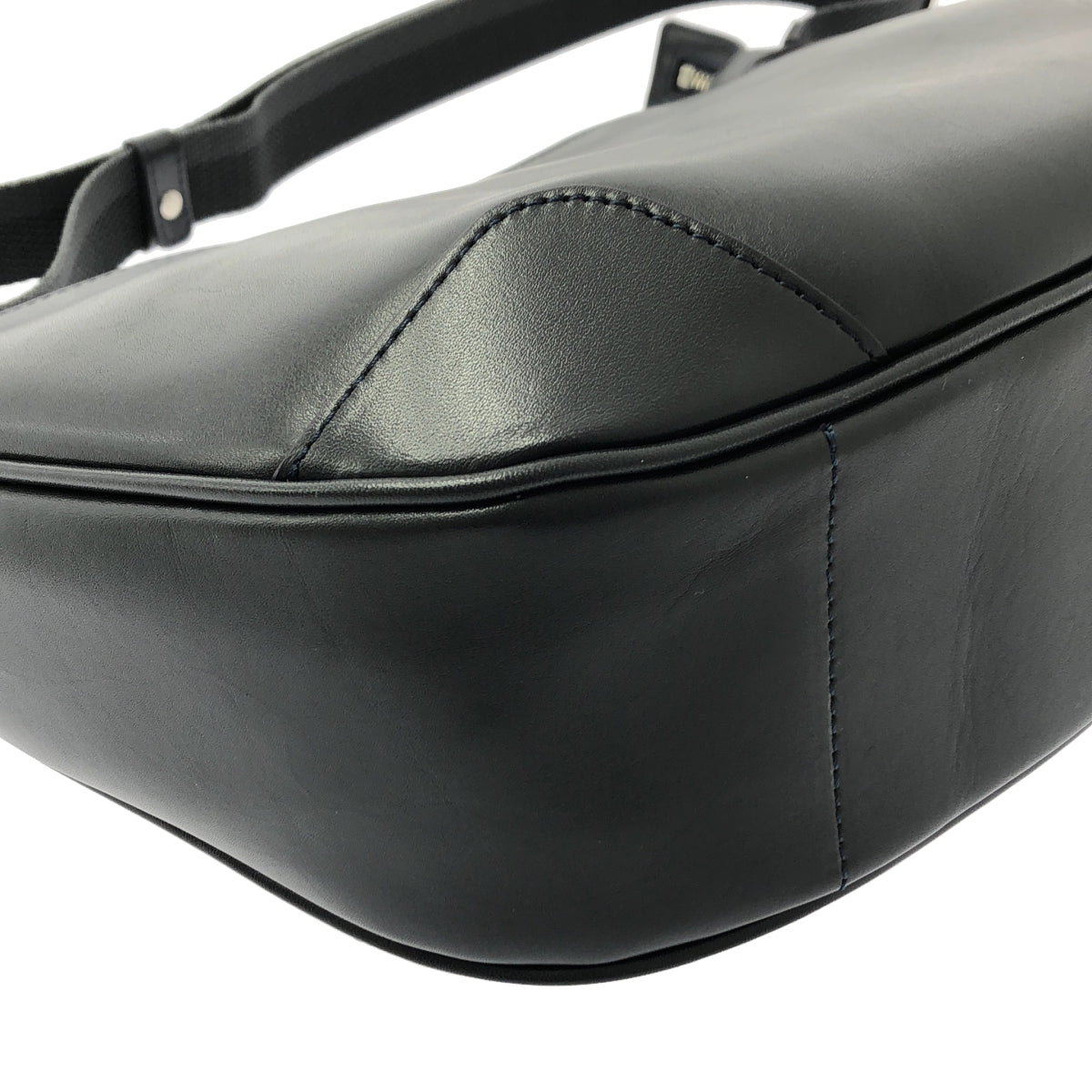 aniary / 아니아리 | 골동품 가죽 숄더백 |