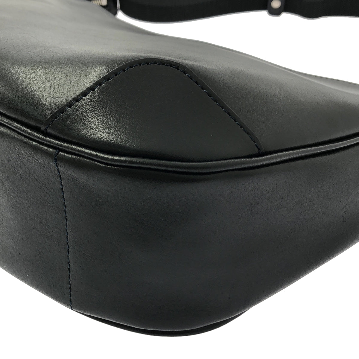 aniary / 아니아리 | 골동품 가죽 숄더백 |