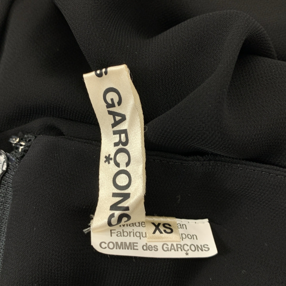 【美品】  COMME des GARCONS / コムデギャルソン | 2023AW | ポリエステル 変形 フリル装飾 ギャザー ボリューム ドレス ワンピース | XS | ブラック | レディース