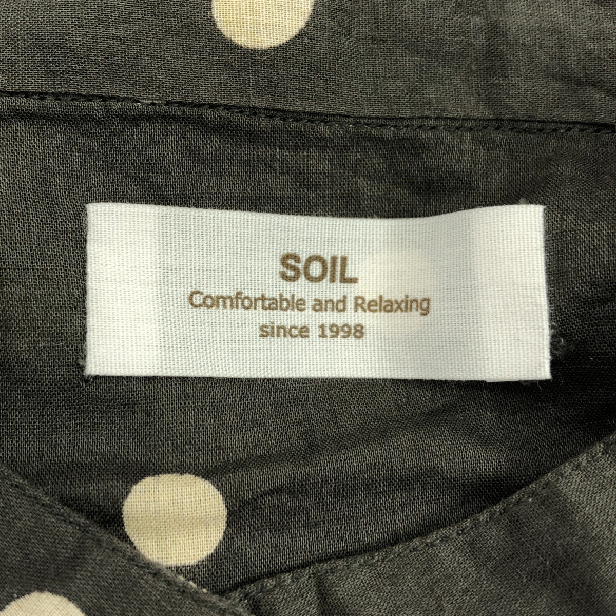 SOIL | 波點印花褶皺蓬鬆立領襯衫裙，附口袋 | I |