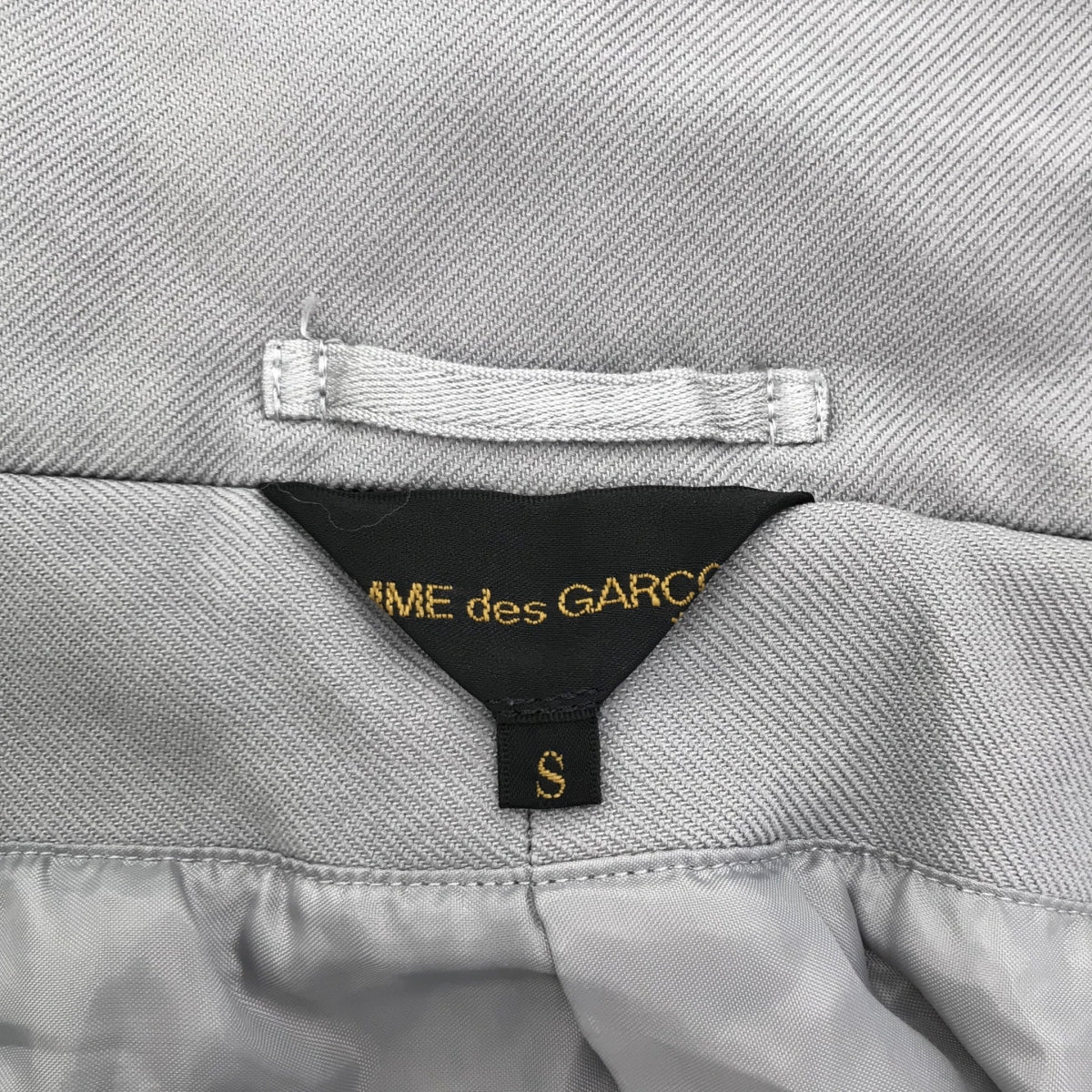 【美品】  COMME des GARCONS / コムデギャルソン | 2023SS | ポリエステル 製品加工 変形 立体 フック式 ショート ジャケット / 総裏地 | S | グレー系 | レディース