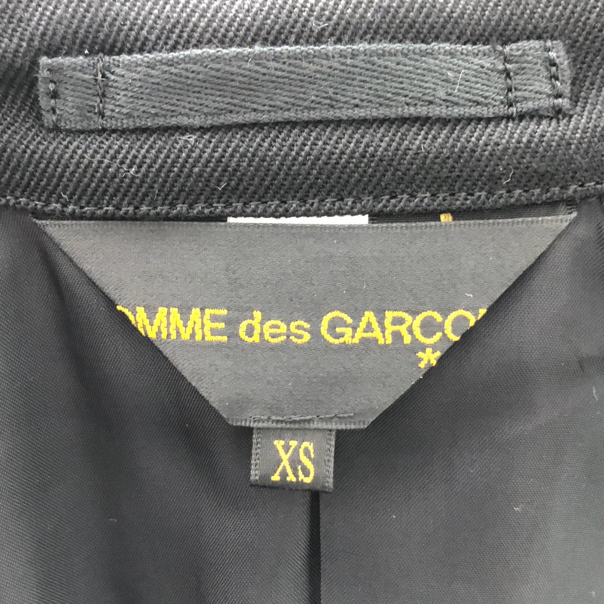 [狀況極佳] COMME des GARÇONS | 2023 秋冬系列 | 不對稱 3D 羊毛單排扣外套 | 附襯 | XS 碼 | 黑色 | 女款