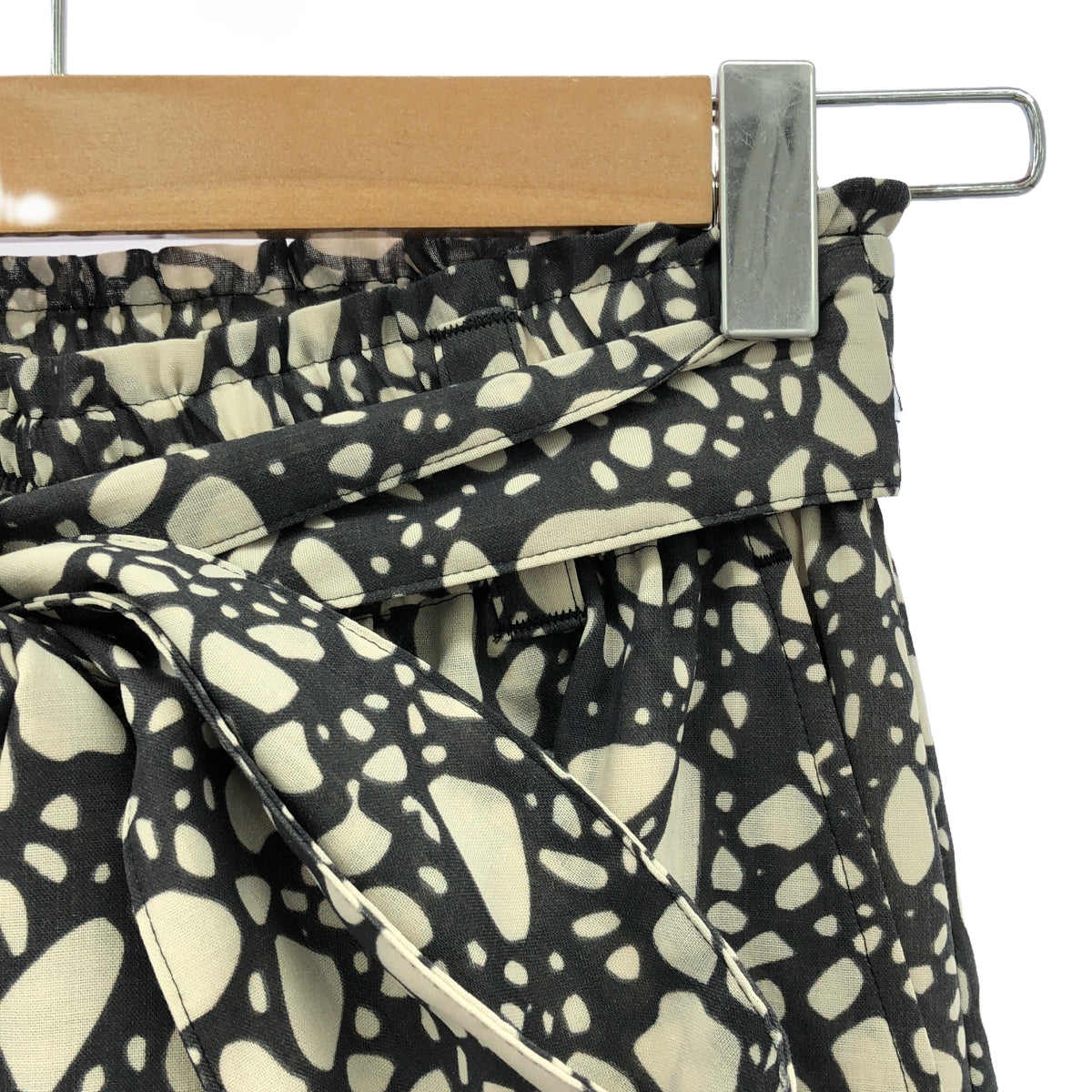 HYKE / 하이크 | 2023SS | W / P PEBBLE PRINTED WIDE LEG PANTS 페블 프린트 와이드 팬츠 | 1 | 그레이/베이지 | 여성