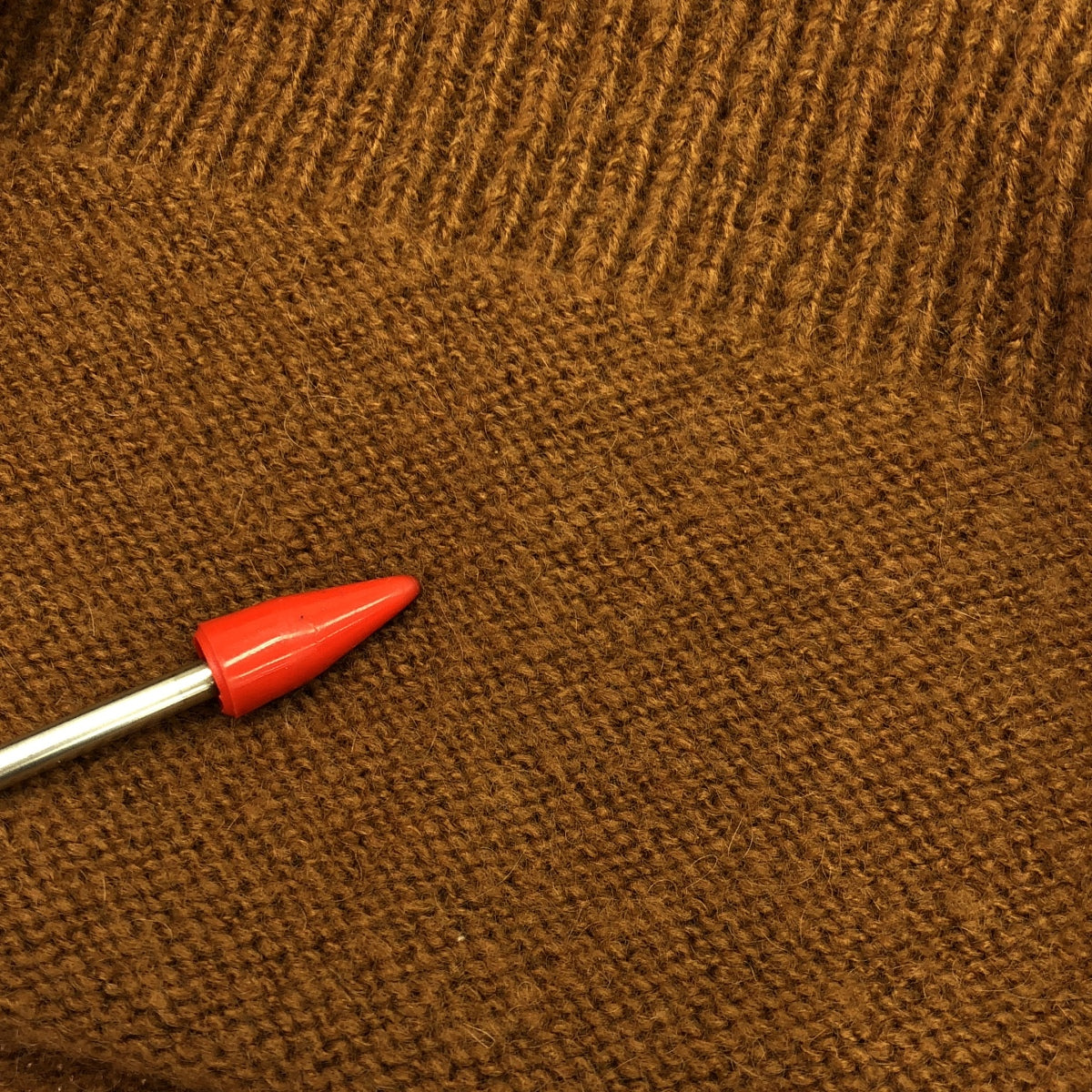 Rokh / ロック | 変形 肩掛け ニット プルオーバー | S | キャメル | レディース