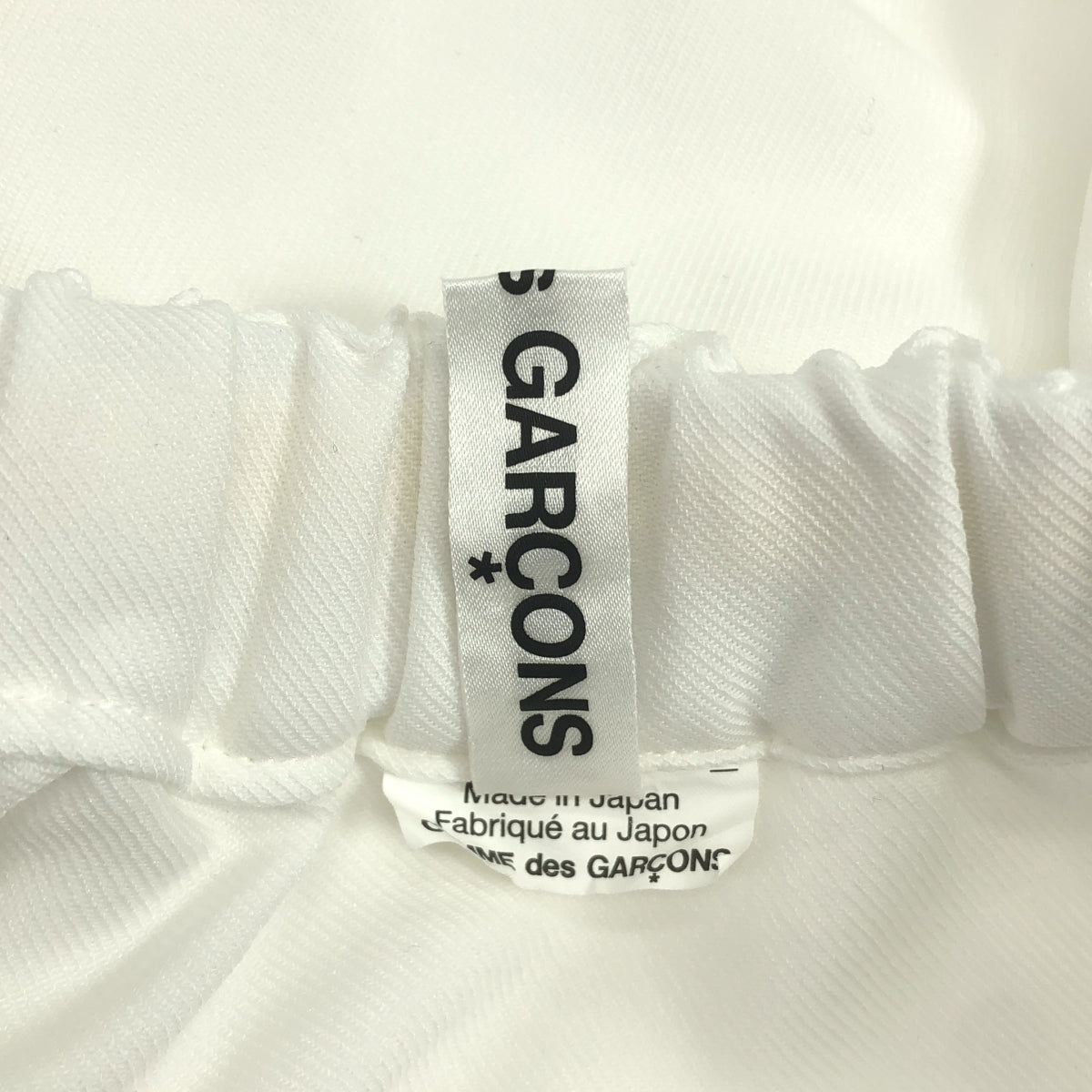 [狀況極佳] COMME des GARÇONS | 2025 春夏 | 聚酯隨機喇叭裙 | S 碼 | 白色 | 女款