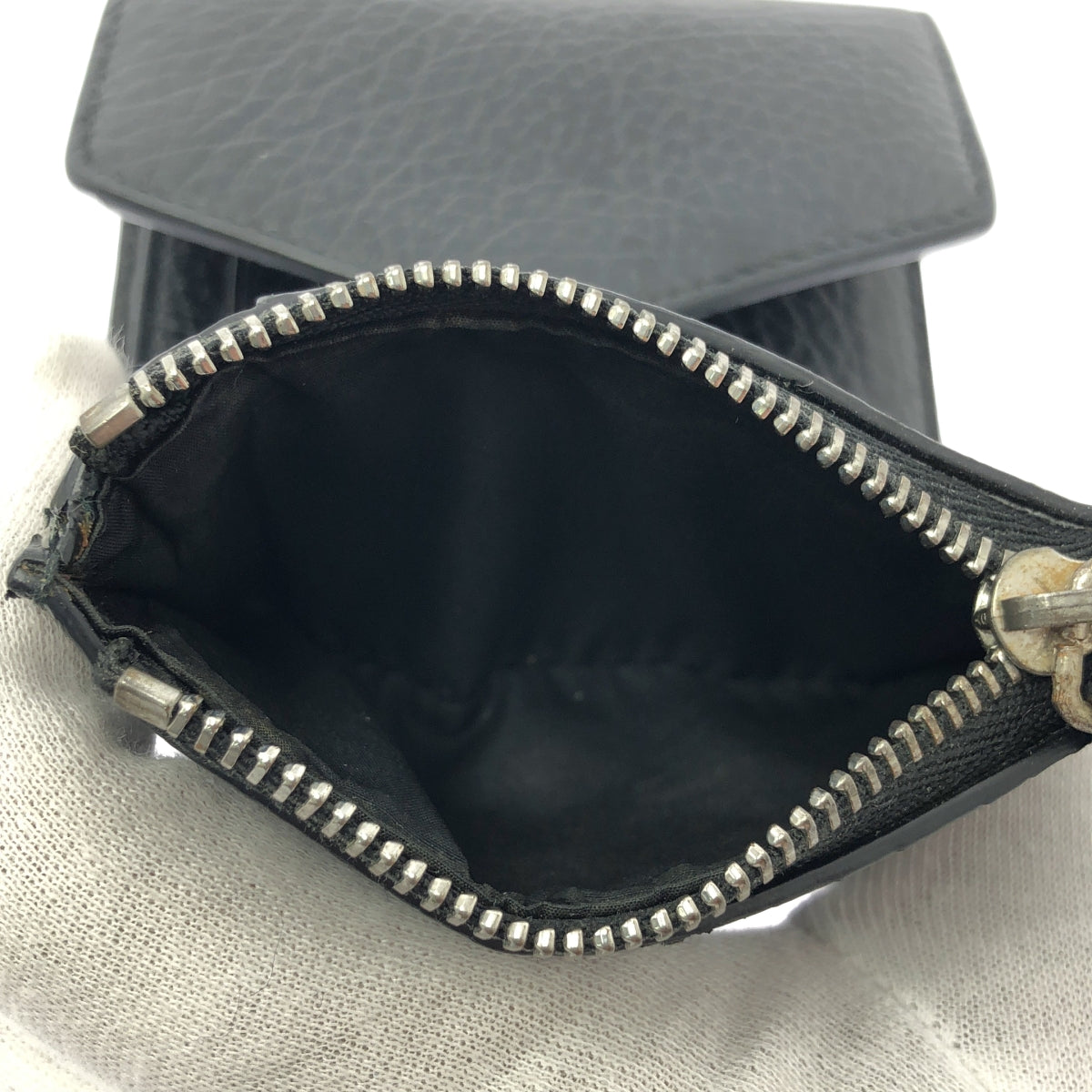 Maison Margiela | 2019 春夏系列 | 四針縫製皮革信封皮夾，三折 | 黑色 | 女款