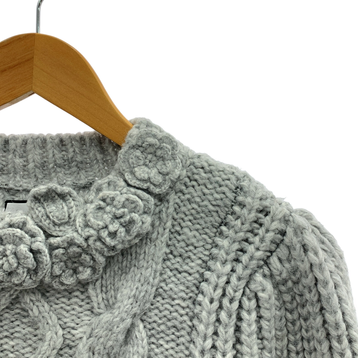 SEVEN TEN by MIHO KAWAHITO | 2024 秋冬系列 | 鉤針花朵麻花針織衫 | S 碼 |